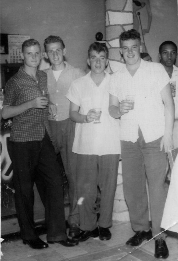1st Battalion Worcestershire men relaxing in Belize