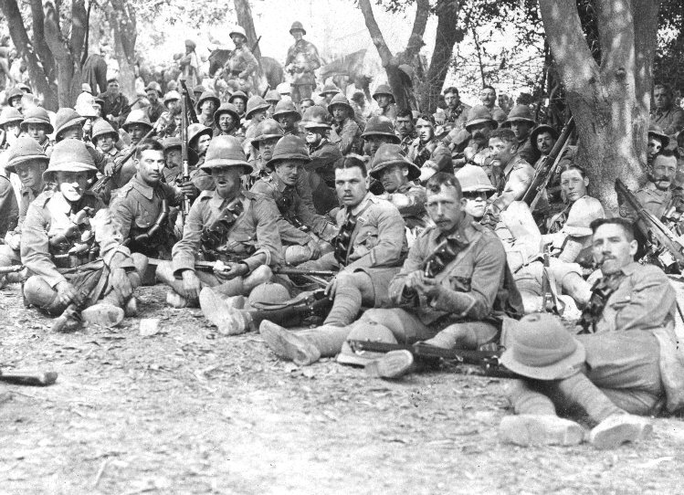4th Battalion Worcestershire Regeiment men resting after a march - Bareilly, India (1910) 