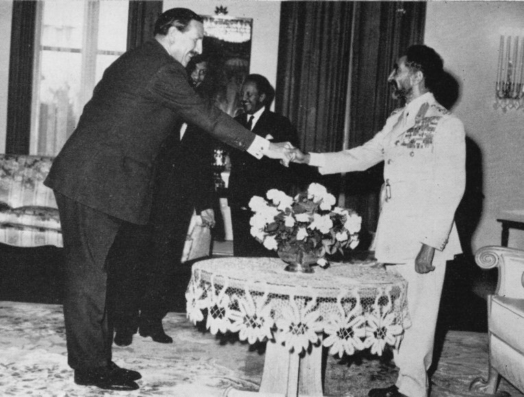 Brigadier D. H. Nott meets Haile Selassie 1966