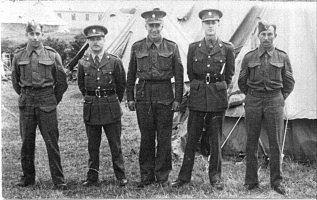 Serg. Instructor Ronald George Palmer (centre)