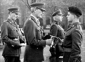 Col. Graves-Morris presents Gale Cup (1952)