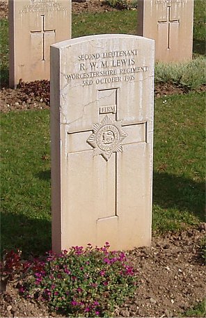 2nd Lieutenant Reginald Walter Morton Lewis war grave