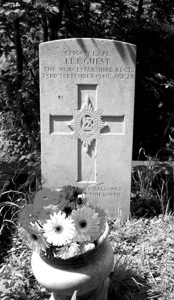 Lance Corporal James Loos Festubert GUEST (5249697) war grave