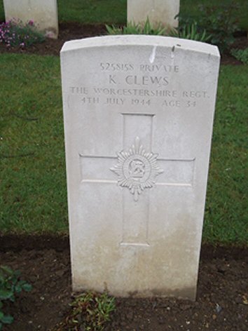 Private Kenneth Clews (5258158) ware grave