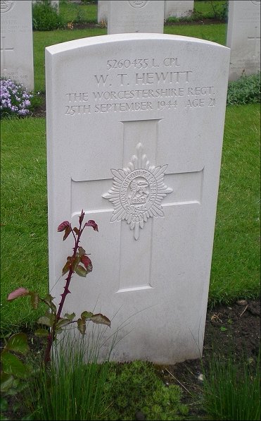 Lance Corporal William Thomas HEWITT (5260435) war grave