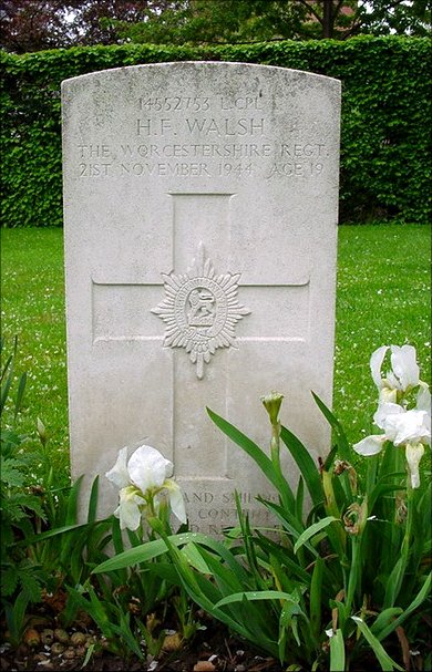 Lance Corporal Harold Frederick WALSH (14552753) war grave