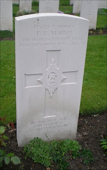Private Frederick Edward MARSH (14575974) war grave