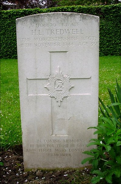 Private Horace Leslie Tredwell (1706670) war grave