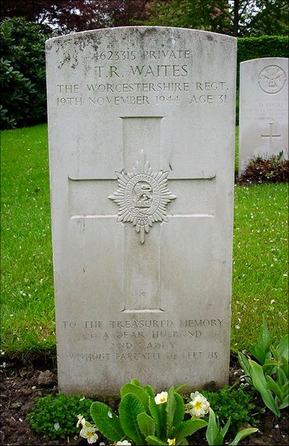 Private Tom Robert WAITES (4623315) war grave