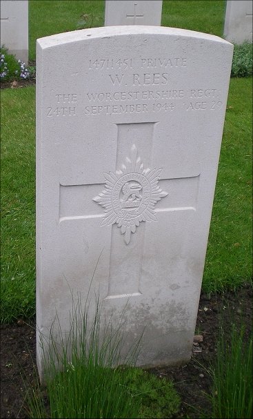 Private William REES (14711451) war grave